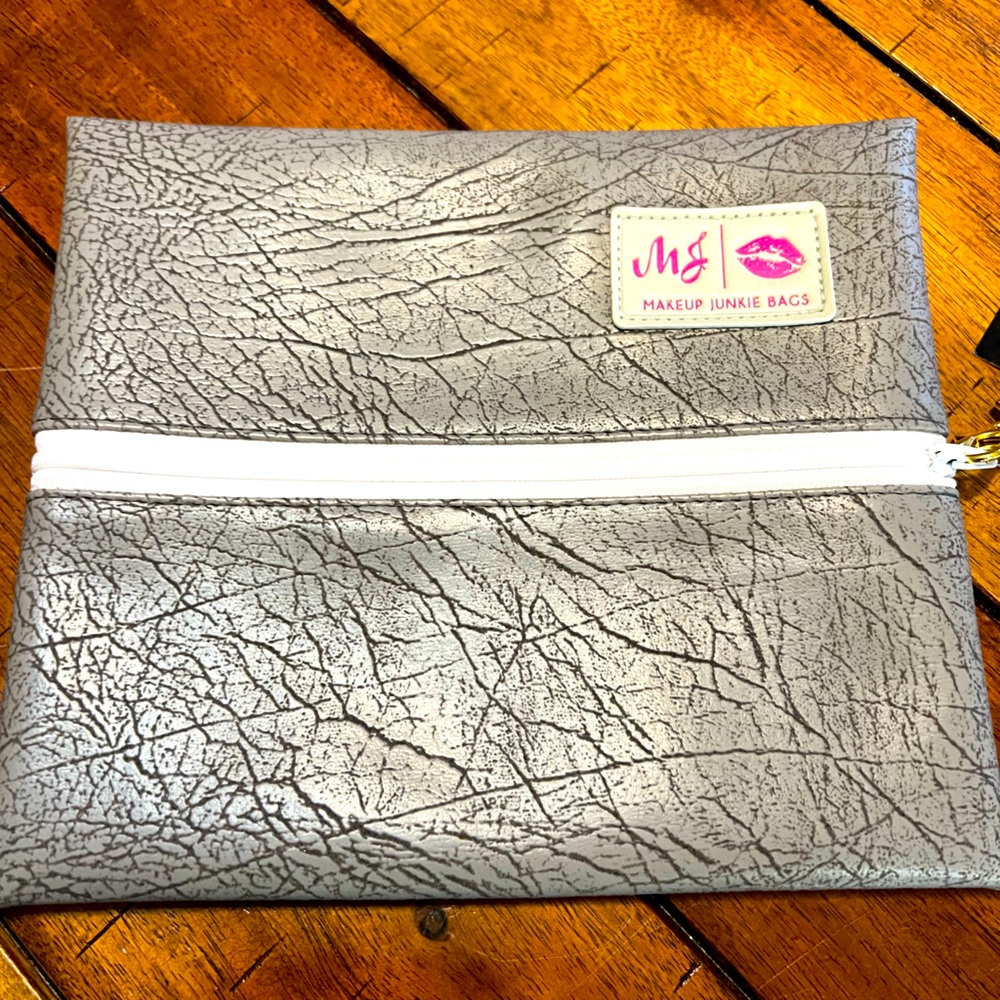 Makeup Junkie Brand Bag Size Small Grey/White NWT